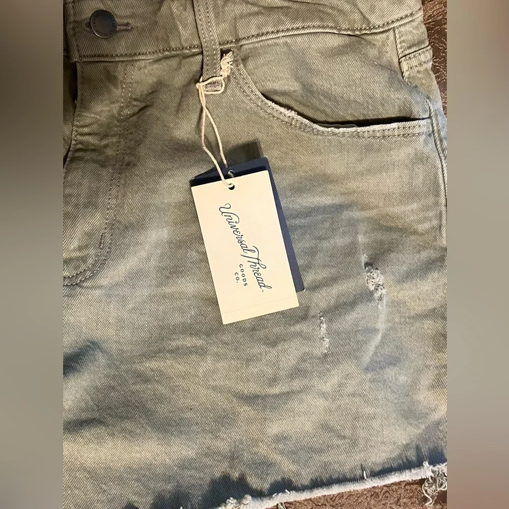Dusty Olive Shorts-Women’s 14/32 - Picture 3 of 8